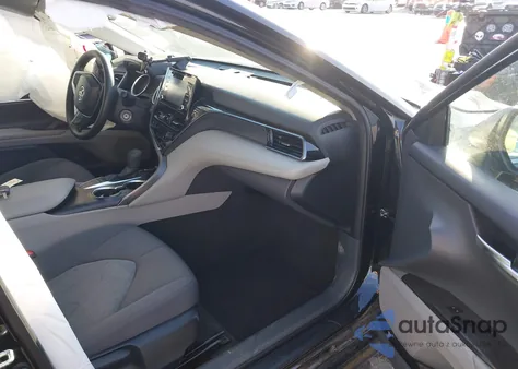 2023 Toyota Camry Le z USA, uszkodzony, nr VIN 4T1C11AK2PU174750